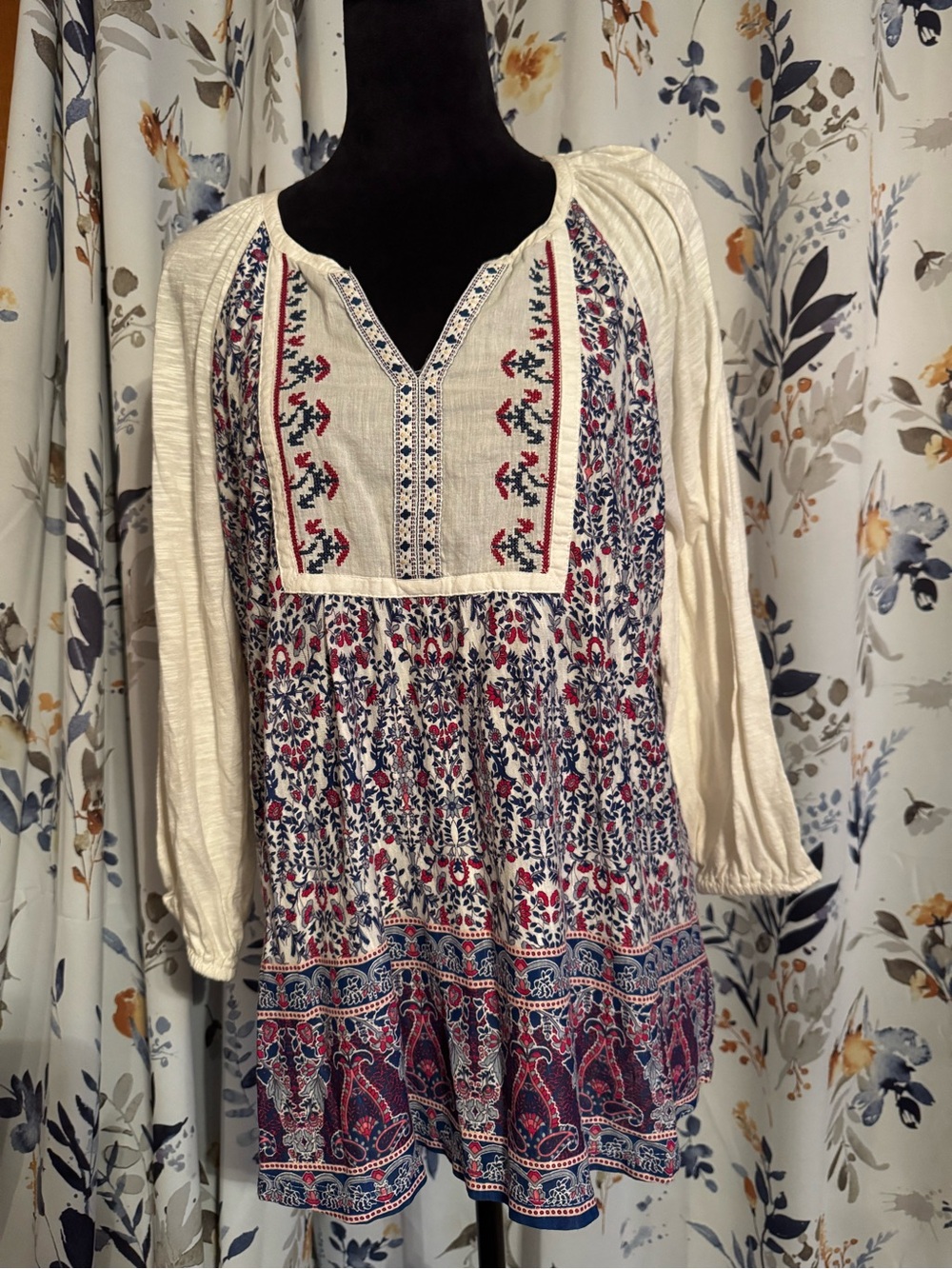 Boho Embroidered Ivory & Navy Peasant Top Size Large Vintage America B17
